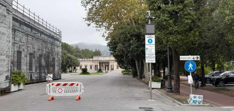 Il nuovo varco della Ztl alla fine di viale Verdi prima del Tettuccio