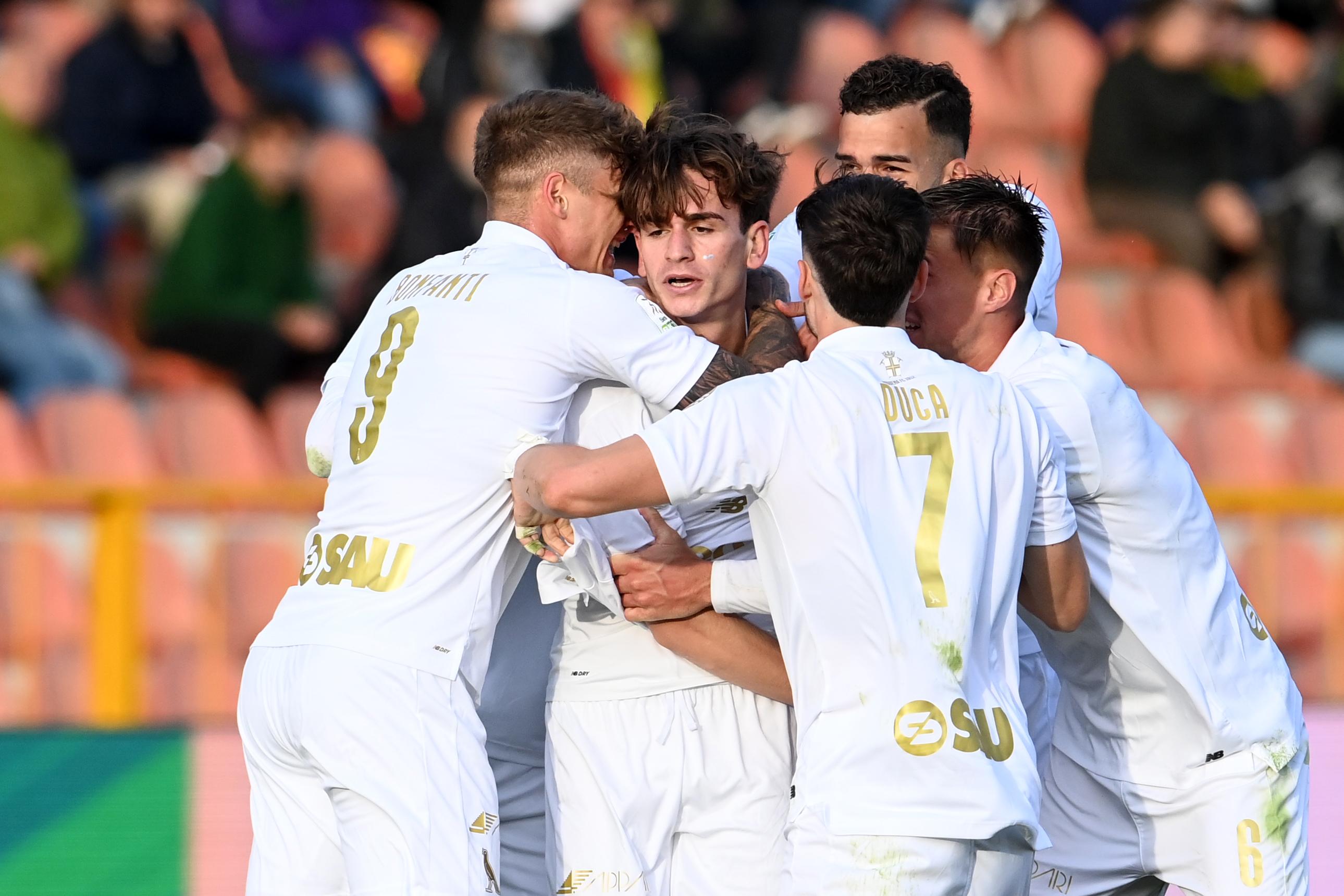 Tredici gol, nove firme: la cooperativa del Modena che segna oltre il 90’