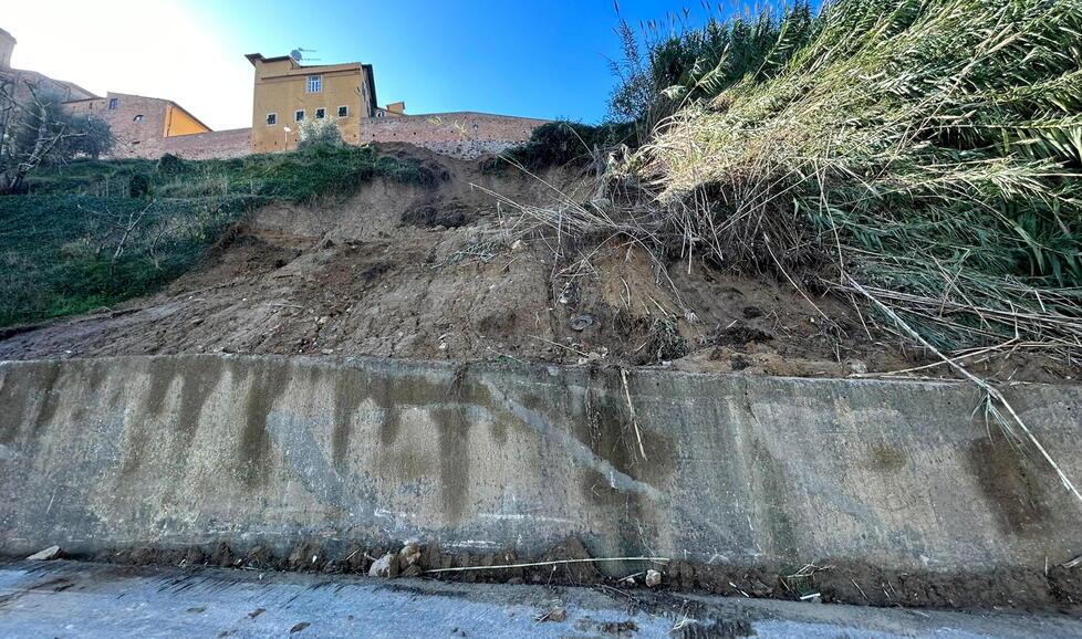 La frana sulla Variante 46 a Lari (foto Franco Silvi)