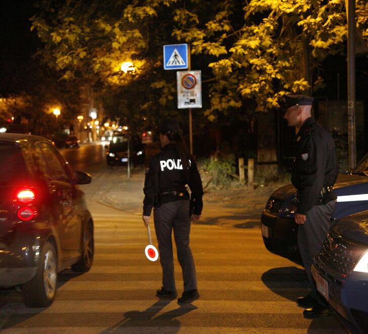 I controlli della polizia di Stato in pineta di Ponente a Viareggio (foto d’archivio)
