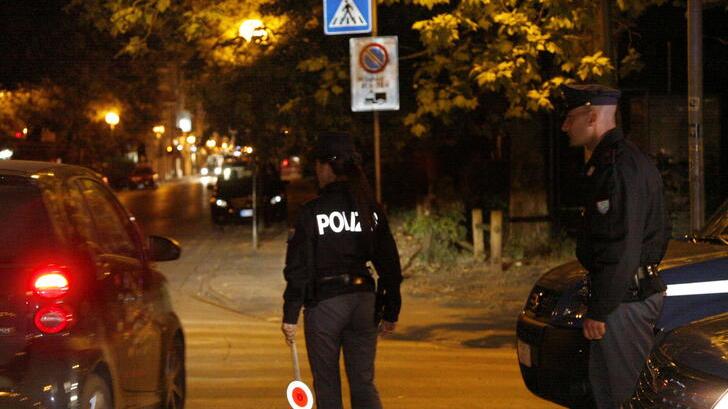 I controlli della polizia di Stato in pineta di Ponente a Viareggio (foto d’archivio)