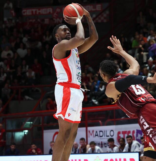 Estra e la coppia Varnado-Moore primi due marcatori della serie A
