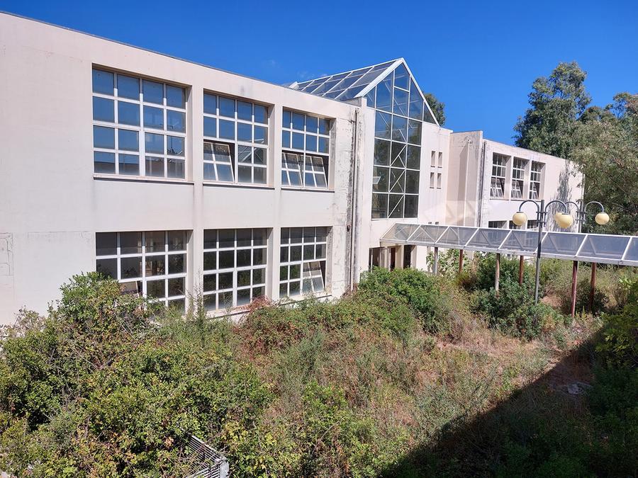 
	L'ex ostello della giovent&agrave; in una foto di "Sardegna abbandonata"&nbsp;

