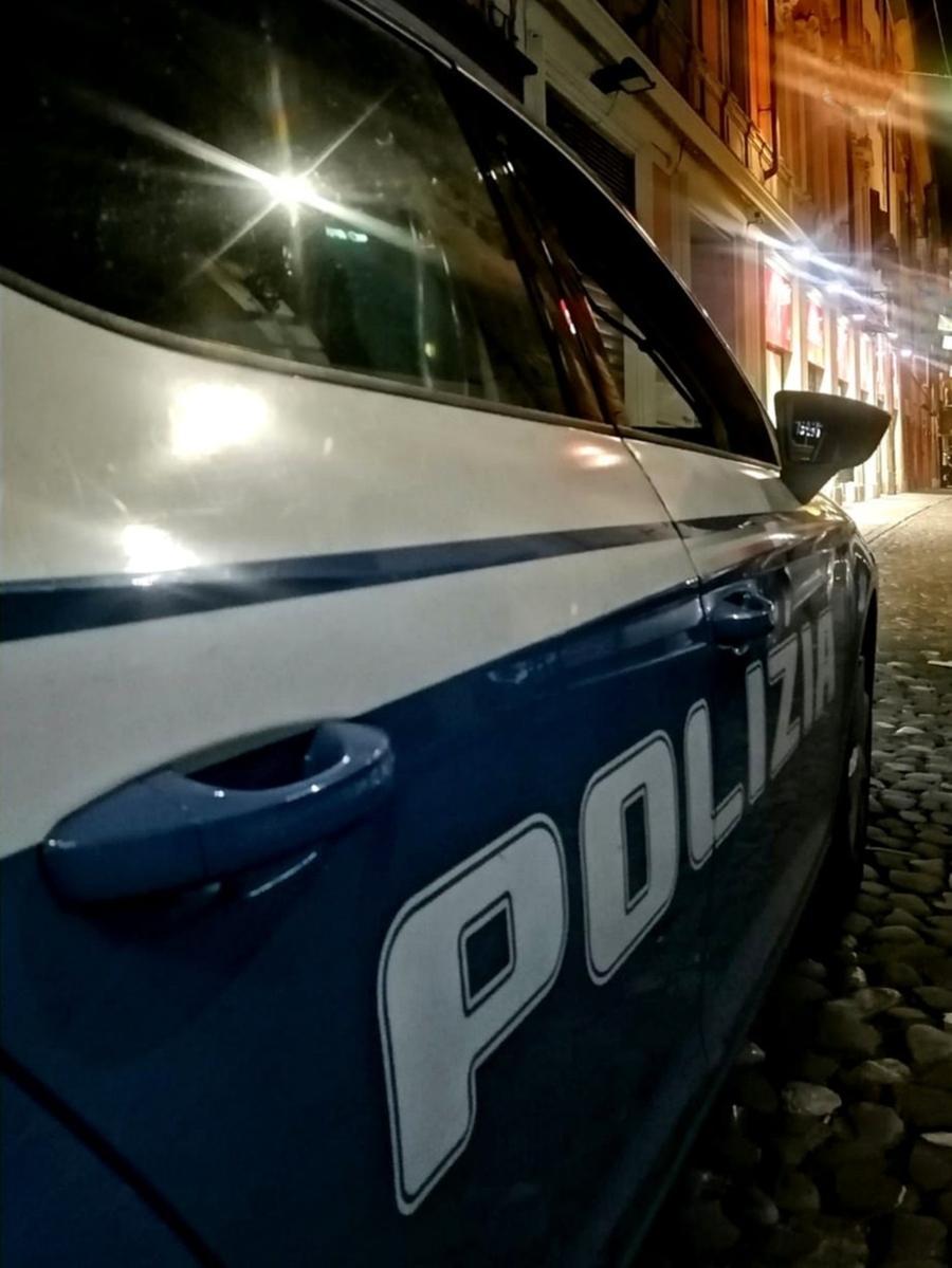 Modena. Razzia un locale con un coltello e aggredisce un agente: arrestato 17enne