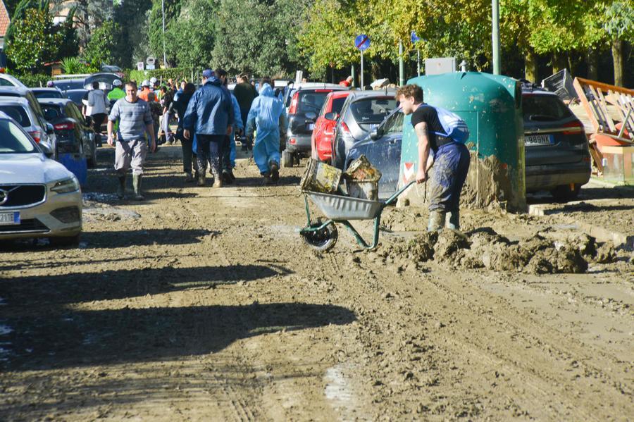 Alluvione in Toscana, vaccinazione antitetano e due psicologi a Campi Bisenzio
