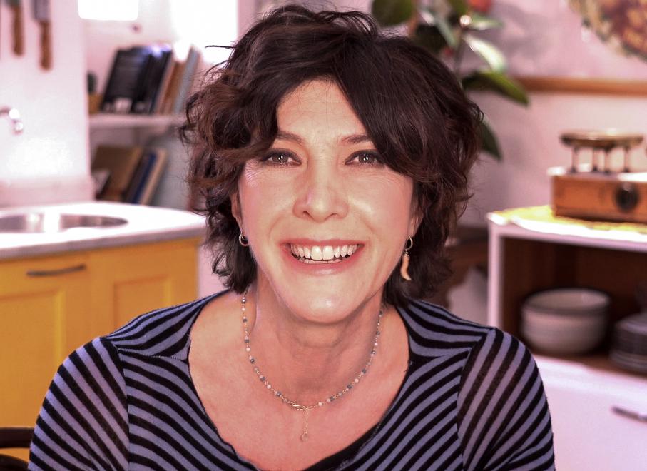 Maria Amelia Monti: «Con lo smartphone faccio tutto, ormai è il mio migliore amico»