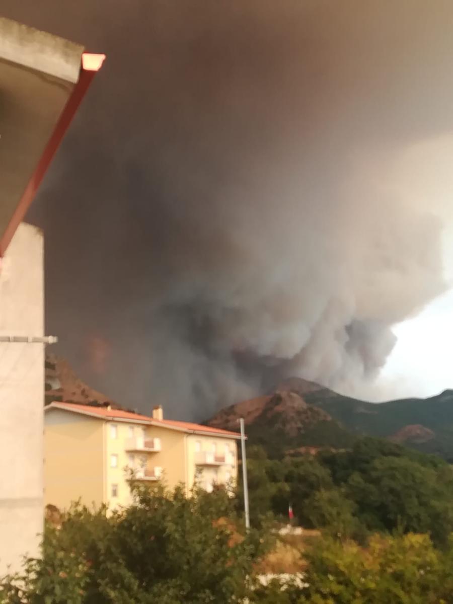 
	L&rsquo;incendio in arrivo visto da Cuglieri il 25 luglio del 2021

