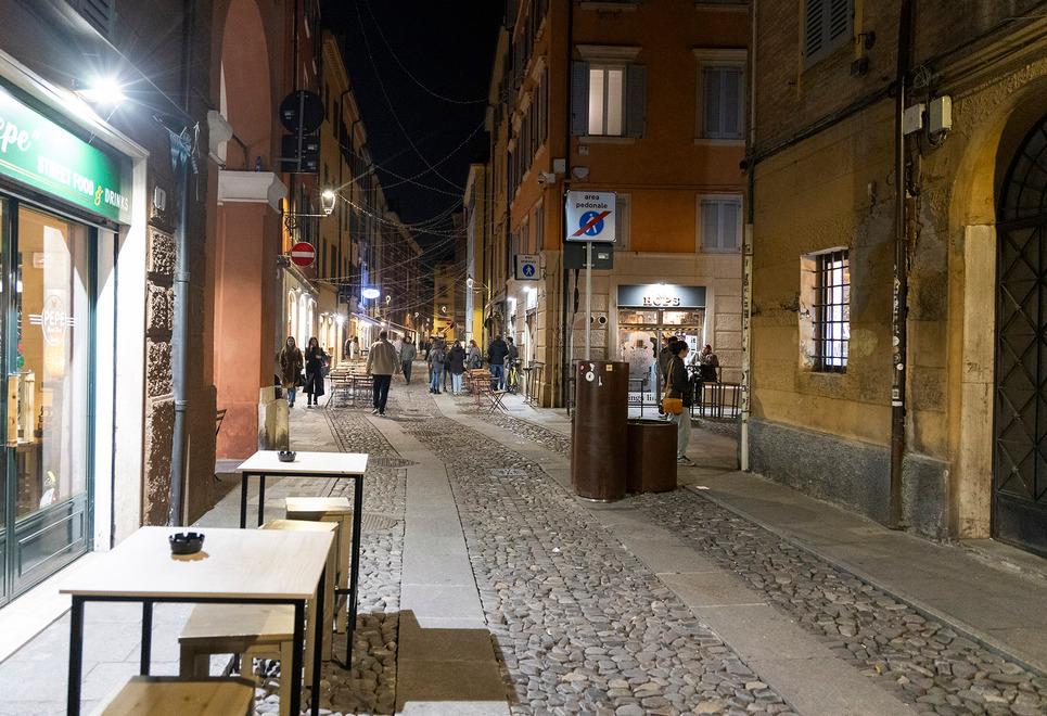 Rapina in via Gallucci a Modena: gestori e clienti dei bar scacciano la baby gang<br type="_moz" />
