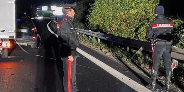 Vignola, l’addio dei compagni di scuola del Paradisi alla 19enne investita e uccisa: «Vicini alla famiglia di Hanin»<br>
