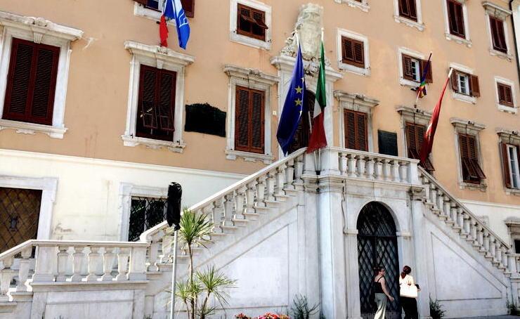 Livorno, riappare il corvo in Comune e anticipa un’altra nomina