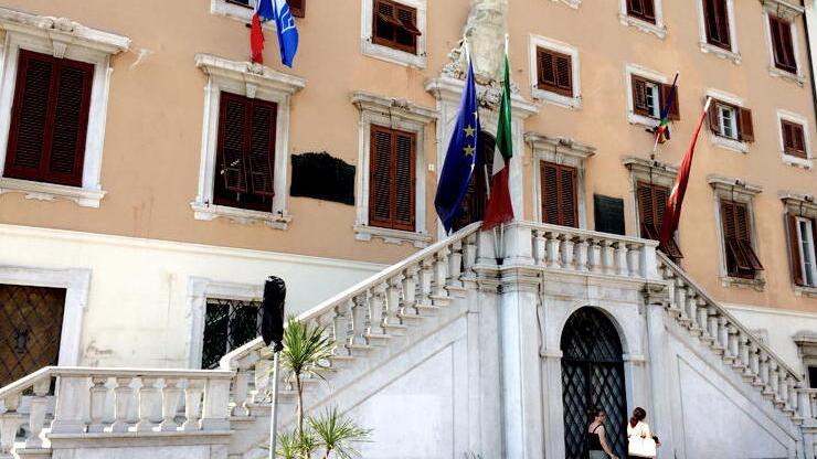 Livorno, riappare il corvo in Comune e anticipa un’altra nomina