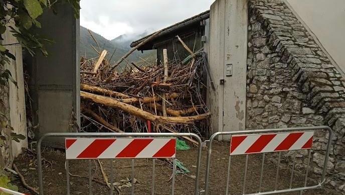 Il cancello ricavato nel muro seicentesco