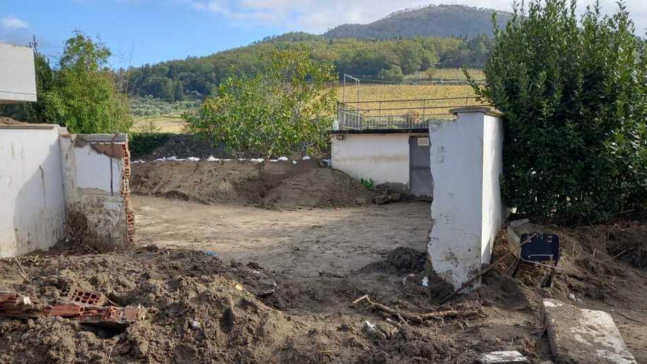 Il muro sfondato dalla piena del Bagnolo