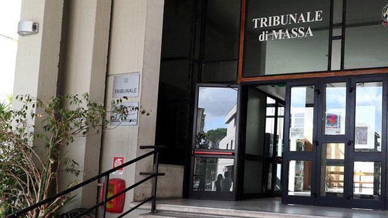 L’ingresso del tribunale di Massa