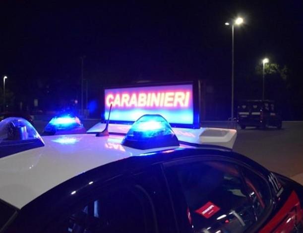 
	Un'auto dei carabinieri durante un controllo

