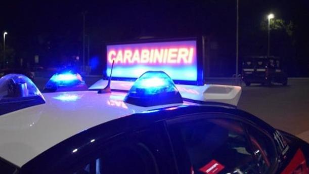 Un'auto dei carabinieri durante un controllo