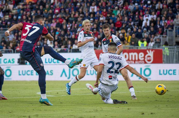 Paulo Azzi difensore del Cagliari calcio