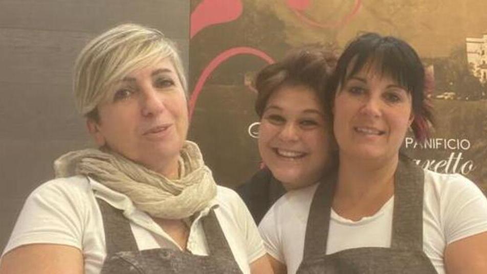 Alcune dipendenti dell’attività commerciale di Santa Croce che compie 70 anni