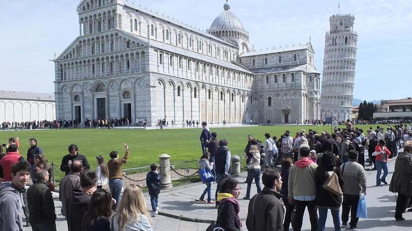 Pisa, aumenta la tassa di soggiorno: euro in più per tutte le categorie<br>