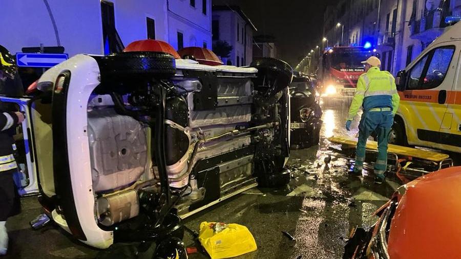 L'auto ribaltata