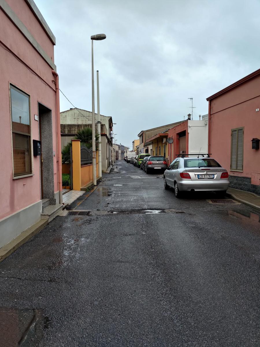 
	Via Donizetti a Cabras, strada in cui avvenne l'aggressione

