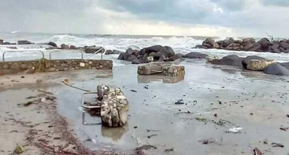 
	Una parte del Chioma Beach di Rosignano devastata dal maltempo

