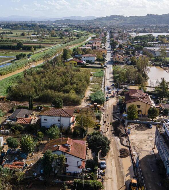 Il tratto di via Fiorentina all'altezza del ponte Torto devastato dall'allulvione (foto Nucci)