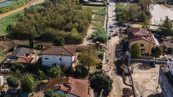 Il tratto di via Fiorentina all'altezza del ponte Torto devastato dall'allulvione (foto Nucci)