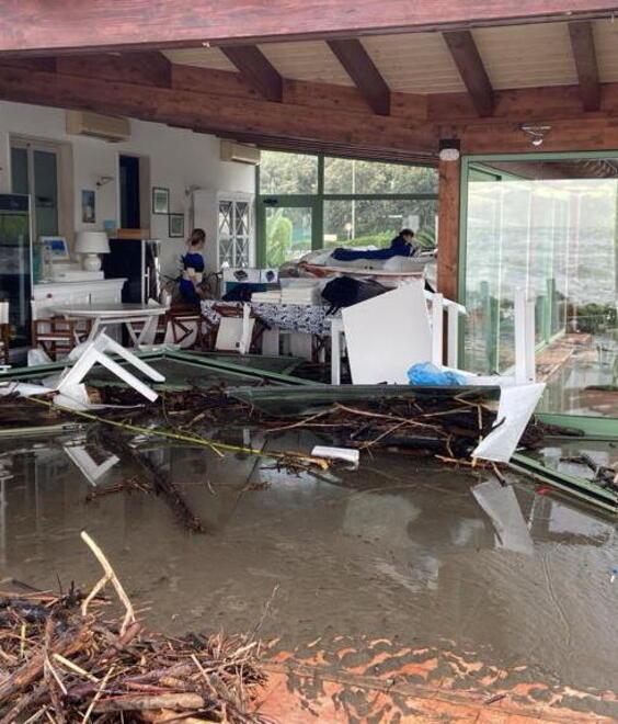 I danni negli stabilimenti balneari di Marina di Massa