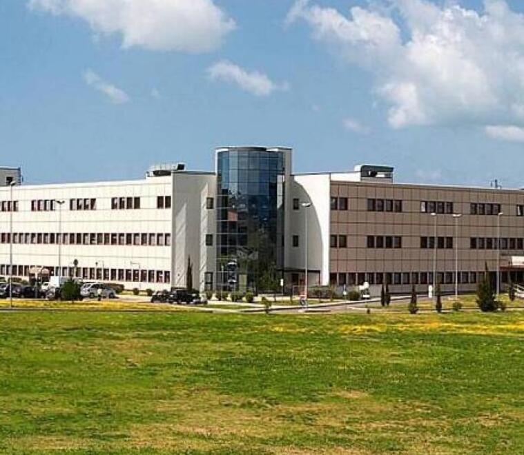 All’ospedale di Cecina dopo il boom di nascite, la protesta: «Solo 5 Oss per il reparto maternità»