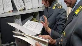 Massa, amministratore di sostegno falsifica testamento: due indagati
