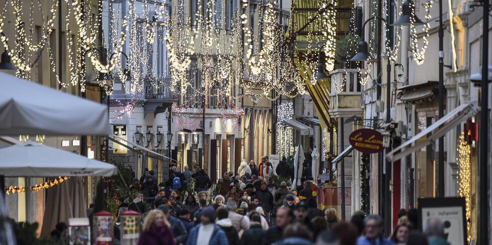 Nella foto le luminarie dell’anno scorso nel centro storico (foto d’archivio Agenzia Bf)