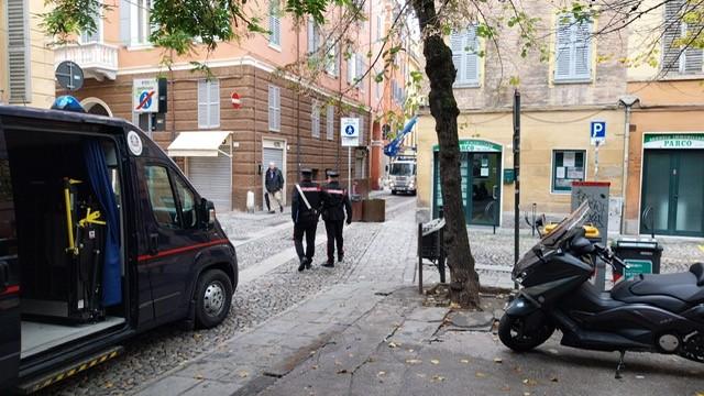 Modena, aggredisce i carabinieri: arrestato