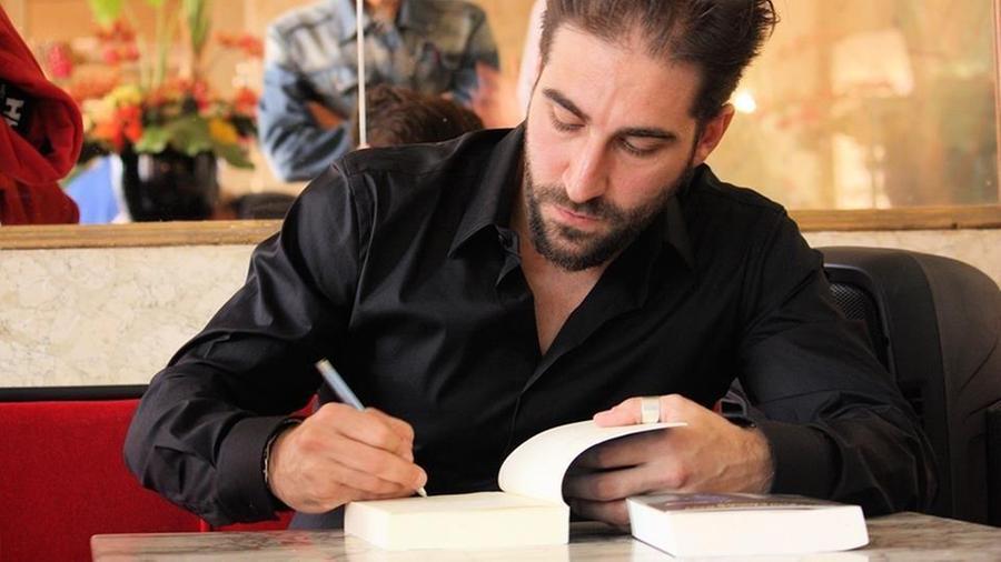 
	Lo scrittore Piergiorgio Pulixi

