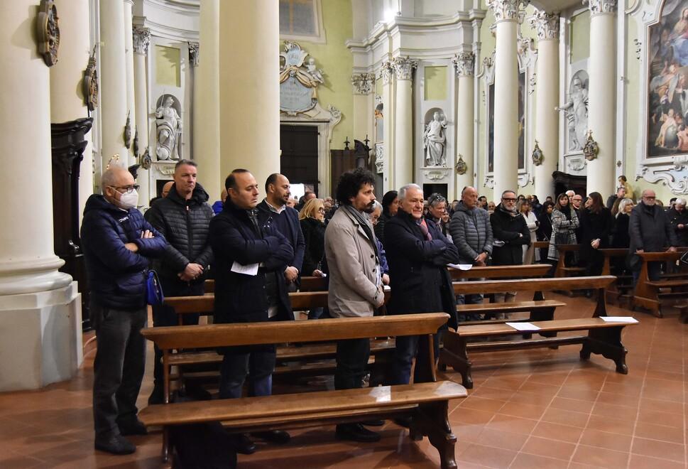 Pieve gremita per l’addio a Celso Menozzi «Un uomo colto ed educato, ci mancherai»