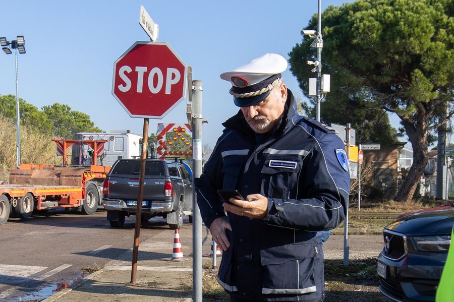 Comacchio, malate e bloccate in casa senza cibo. Alla spesa ci pensa la Polizia locale