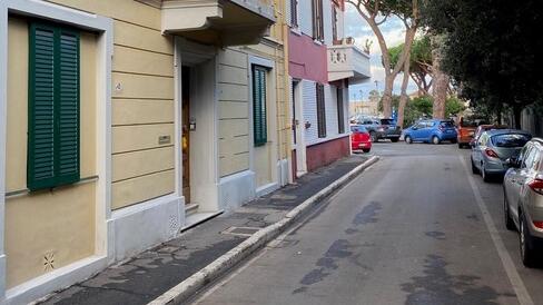 Il tratto di via Roma dove è avvenuta la rapina ai danni dell’anziana signora