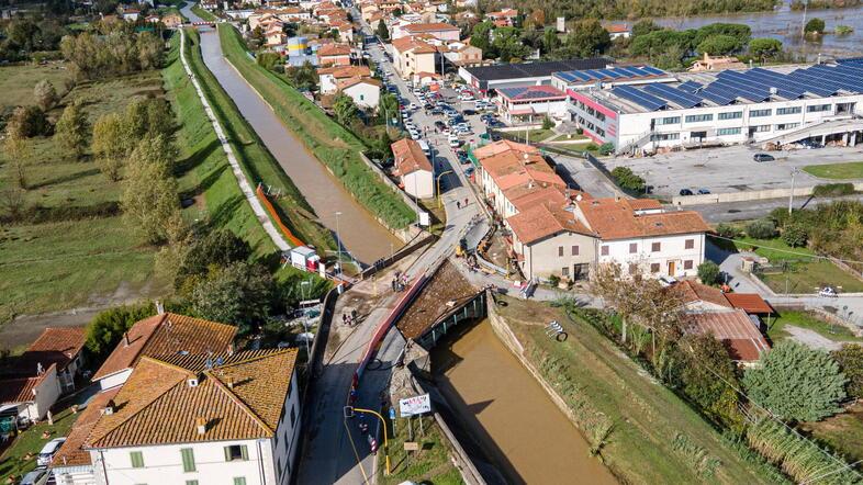 Casini all'altezza del ponte Torto (foto Nucci/Innoenti)