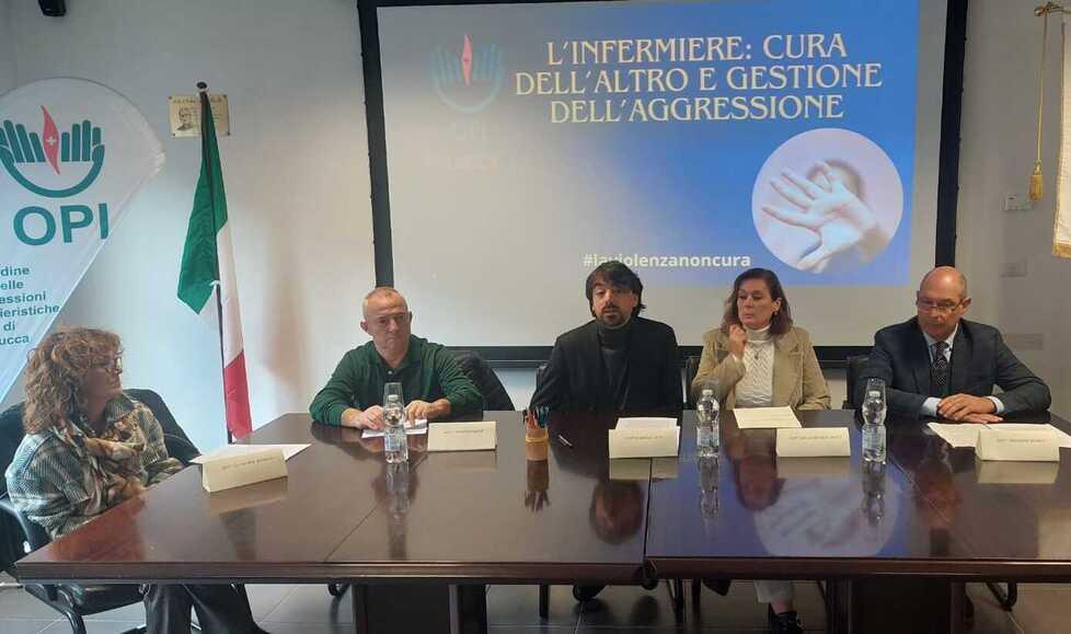 La conferenza stampa alla sede dell’Opi in via Viaccia