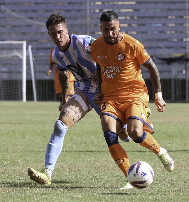 Nella foto di Nucci  Giammario Piscitella nella partita della Pistoiese con il San Marino