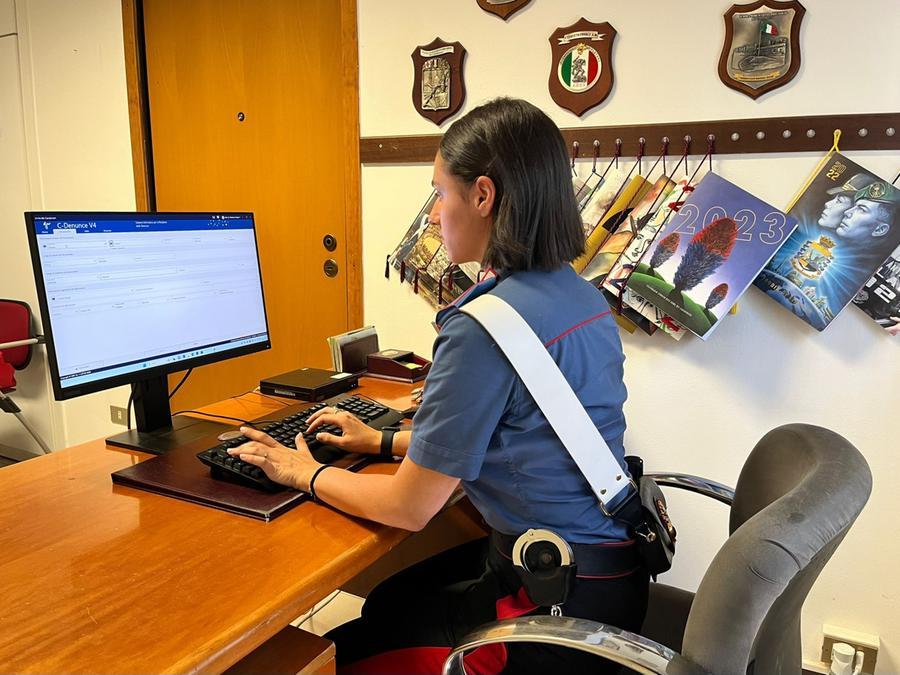 Si spaccia per maresciallo e truffa le agenzie di viaggio