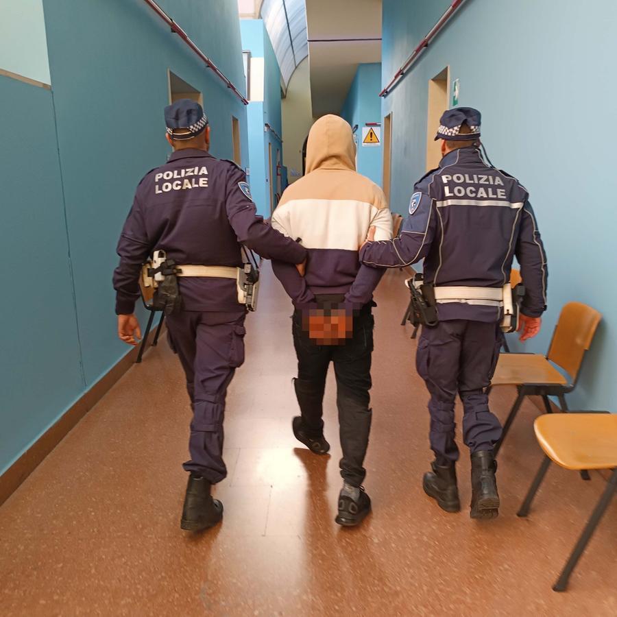 Ferrara, era scappato con la droga sul monopattino: un anno di reclusione