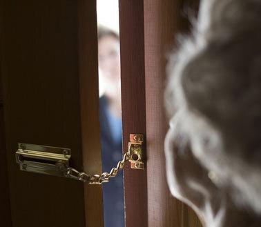 Porporana, imprenditore denuncia «Mi hanno aggredito a casa in tre»