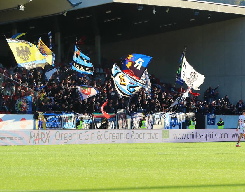 L’esultanza degli oltre 300 tifosi nerazzurri presenti al Druso: hanno visto proprio il Pisa che volevano
