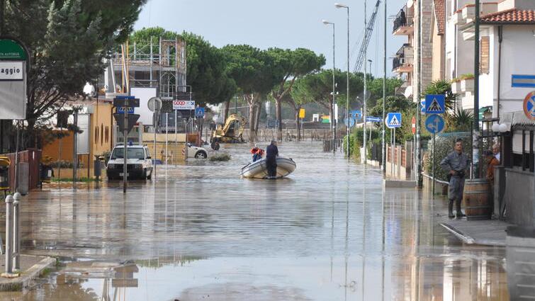 L’alluvione che devastò l’abitato e le campagne di Albinia 11 anni fa, il 12 novembre del 2012 (foto Enzo Russo)