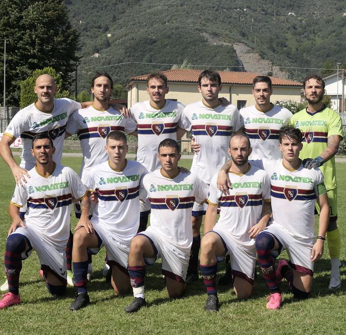 La squadra del Camaiore. Oggi gioca a Larderello contro la Geotermica: in panchina debutta Pietro Cristiani al posto di Luca Polzella