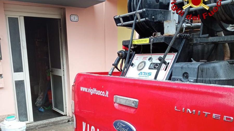 Fiamme in un condominio di Tertenia, una donna intossicata
