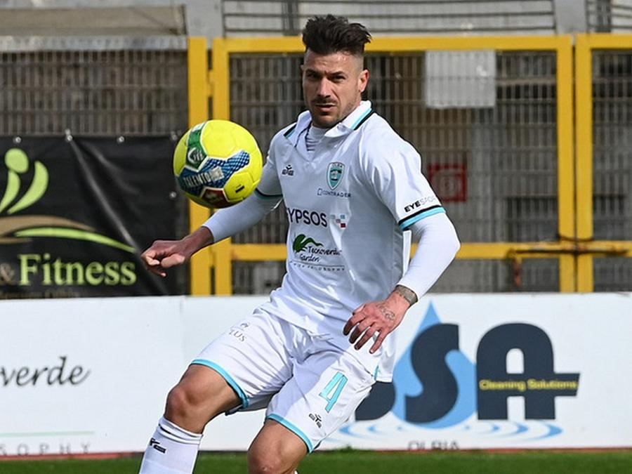
	Daniele Dessena autore del gol dell'Olbia

