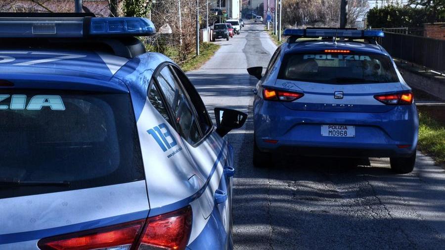 Due volanti della polizia (foto d'archivio)