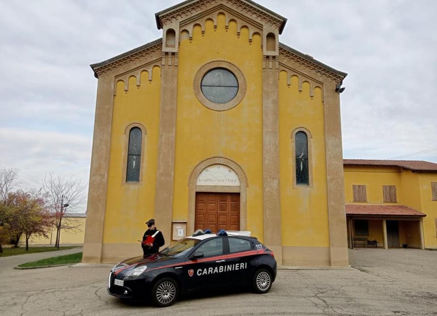Scandiano, devasta chiesa di Cà de Caroli e decapita statua della Madonna: denunciato